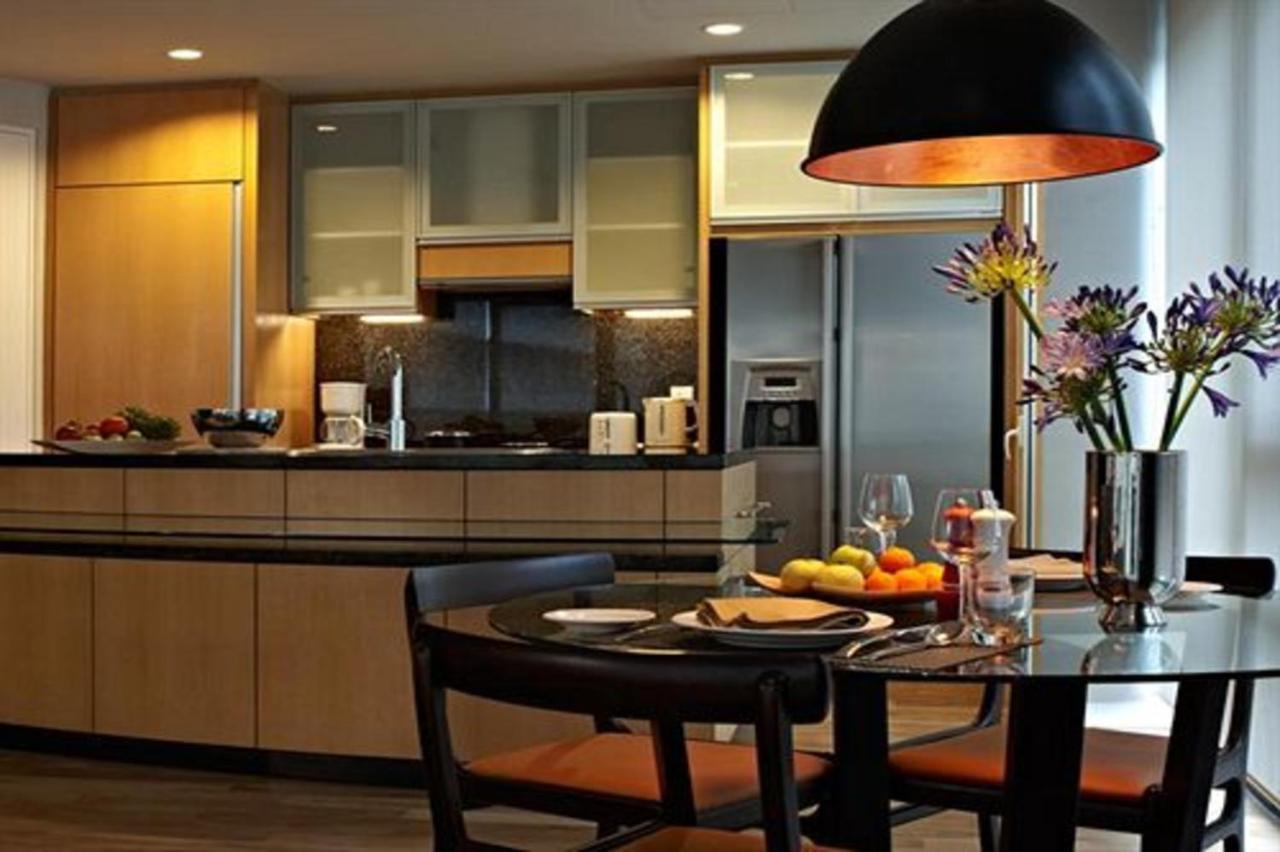 E&O Residences กัวลาลัมเปอร์ ภายนอก รูปภาพ A kitchen in a private home